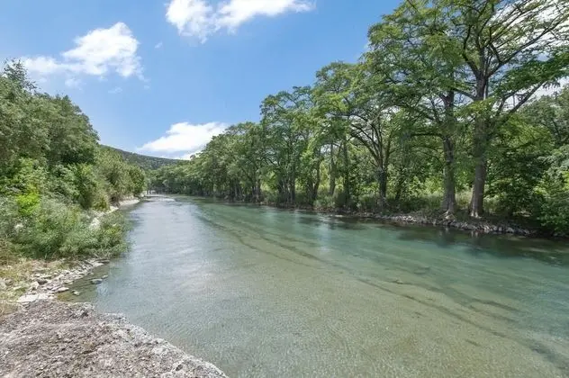 Guadalupe River Rock Retreat RR 9740