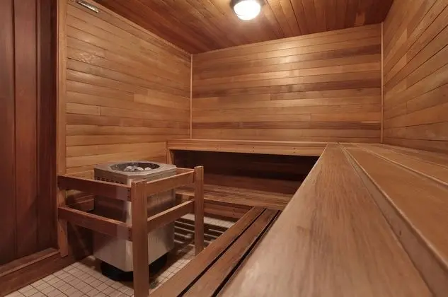 Guest House Inn & Suites - Spa