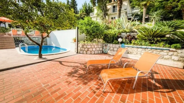 Guest House Villa Nina - Havuz