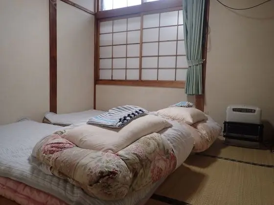 GUEST HOUSE SHIKOTSU KAMUI