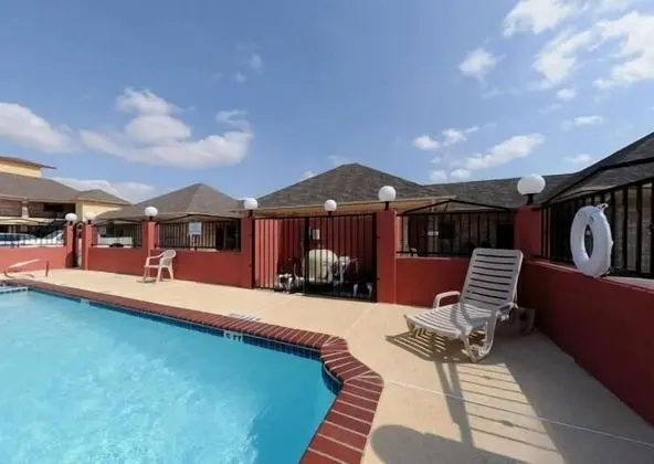 Guest Inn San Benito Harlingen - Havuz