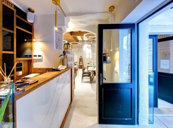 Guesthouse Forty Four - Lobi