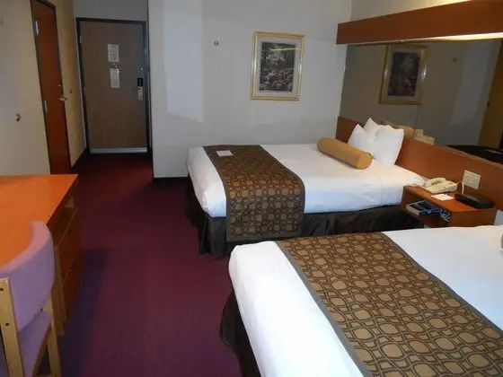 GuestHouse Inn & Suites Sutherlin