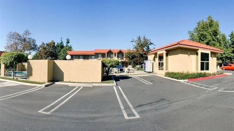 GuestHouse Inn & Suites Upland