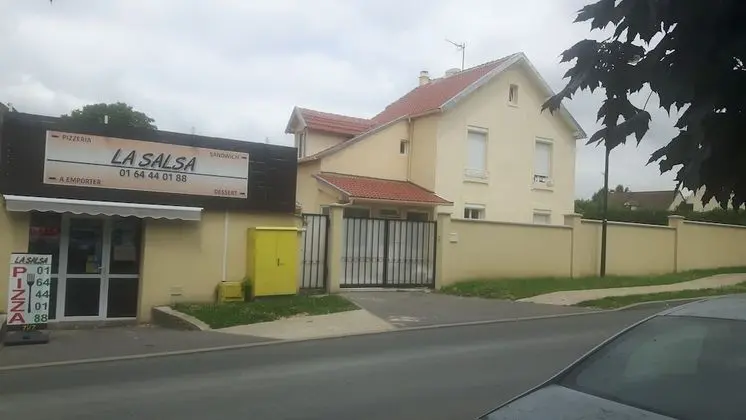 Guesthouse near Charles De Gaulle Airport