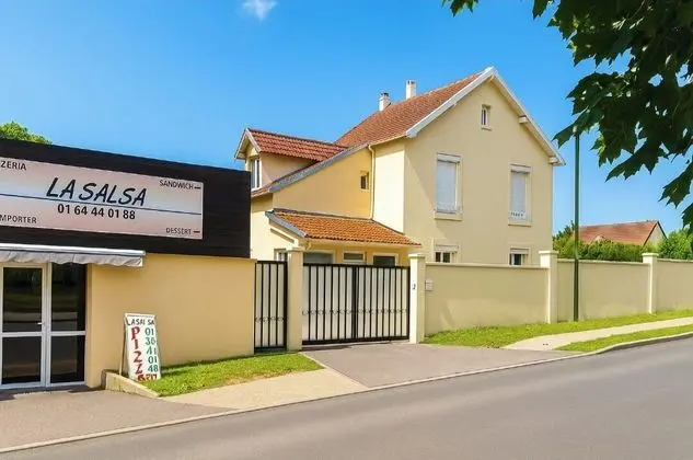 Guesthouse near Charles De Gaulle Airport - Öne Çıkan Resim