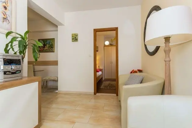 Guesthouse S&L - İç Mekan