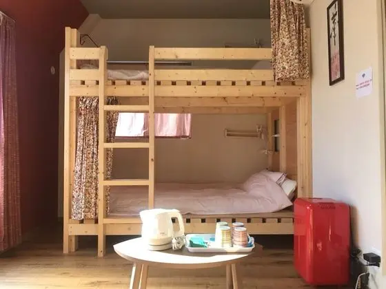 GUESTHOUSE YOURS - Hostel - Oda