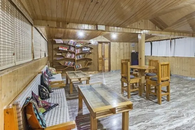 GuestHouser 1 BR Bed & Breakfast 83ac - Lobi