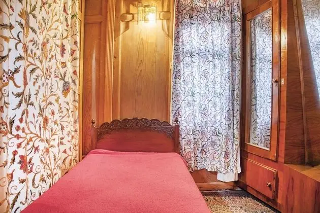 GuestHouser 1 BR Houseboat 126f - Oda