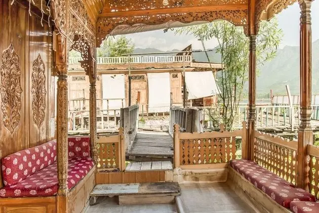 GuestHouser 1 BR Houseboat 1fda