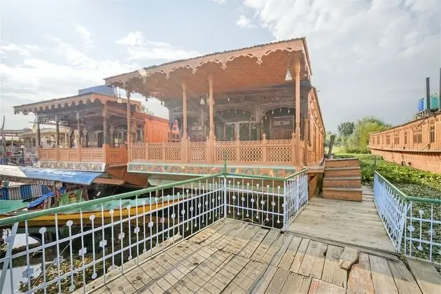 GuestHouser 3 BHK Houseboat d520