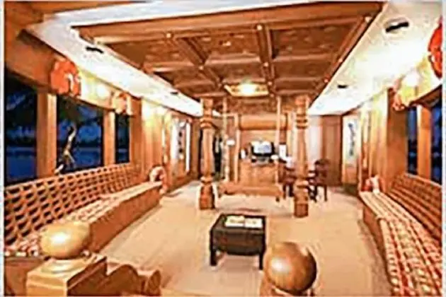 GuestHouser 3 BHK Houseboat e567
