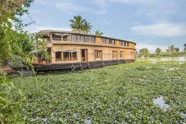 GuestHouser 3 BHK Houseboat e567