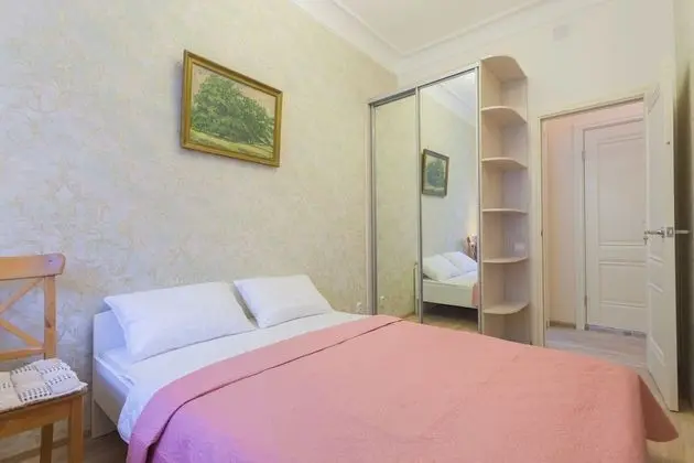 Guests Love on 5 Line VO