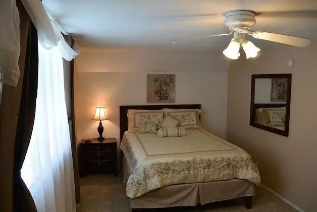 Gulf 4 Bedroom Condo by Fountain Vista Homes - Oda