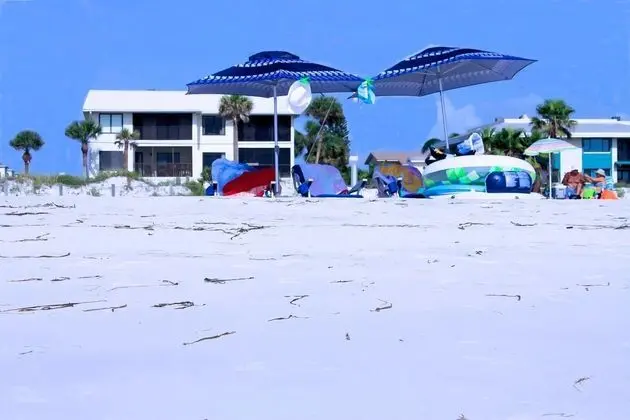 Gulf Breeze Ami-2bd-2ba-condo-private Beach Access-heater Pool-water Views From Every Window - Plaj