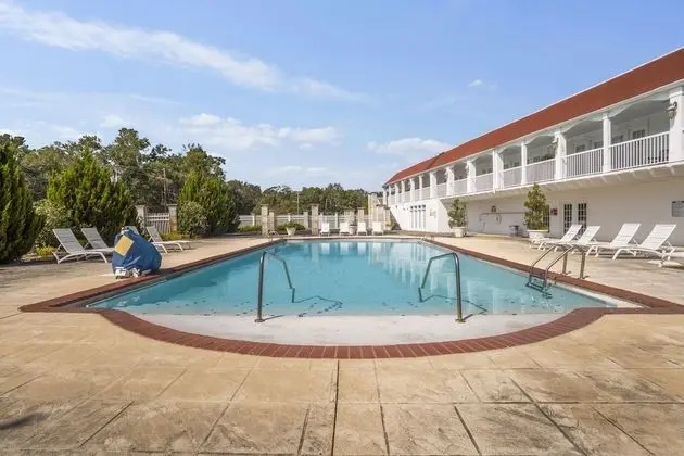 Gulf Hills Hotel and Retreat on the Water