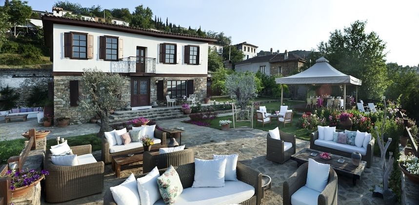 Güllü Konakları