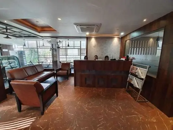 Hotel Gulmohar Grand - Lobi
