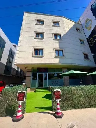 Güneşli Airport Suite Hotel - 1