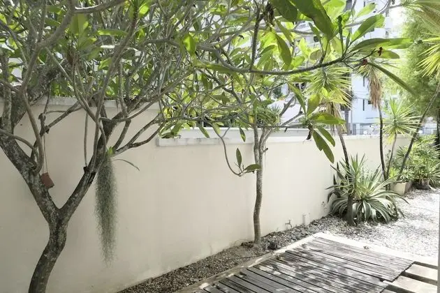 Gurney 4 Plus 1 Bali Style Tranquil Villa