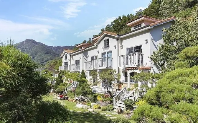 Gurye Deulangil Pension