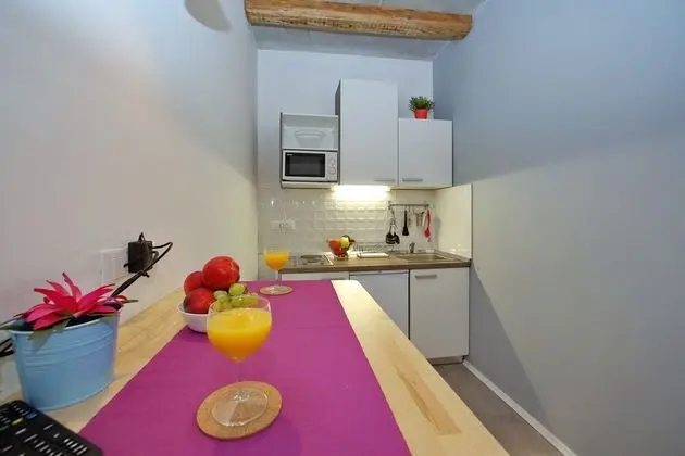 Guverna New City Accommodation - Mutfak