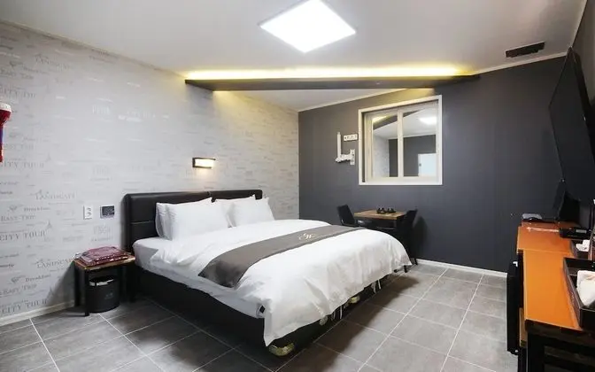 Gwangju Chungjangro Gold Brown Hotel - Oda