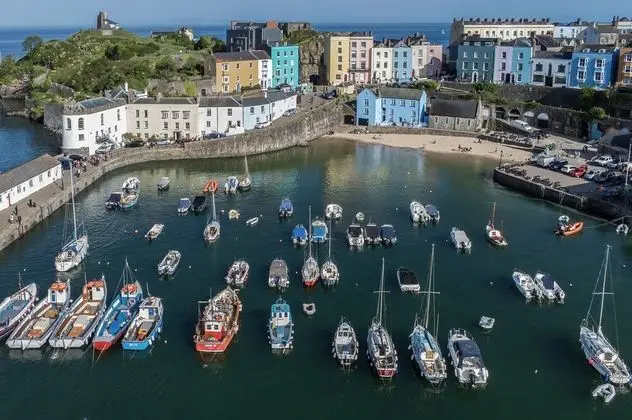 Gwynne House - 6 Bedroom - Tenby Harbour