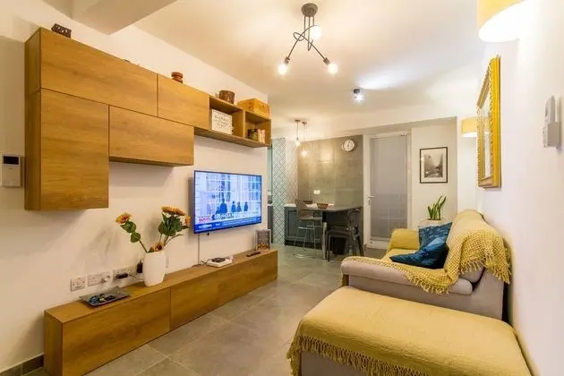 Gzira Central Bright & Modern 2bdr Apt
