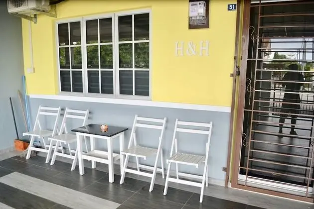 H & H Guesthouse 2