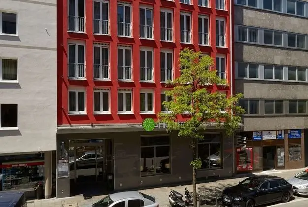 H+ Hotel München - Dış Mekan