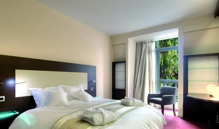 H Hotel & Restaurant