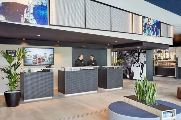 H2 Hotel Düsseldorf City - Lobi