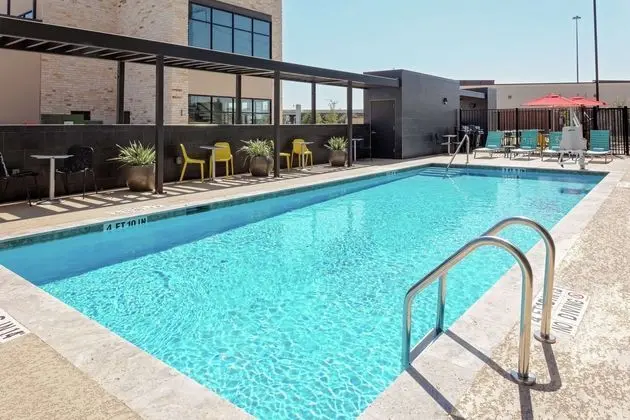 H2 S by Hilton Rosenberg/Sugar Land Area, TX - Havuz