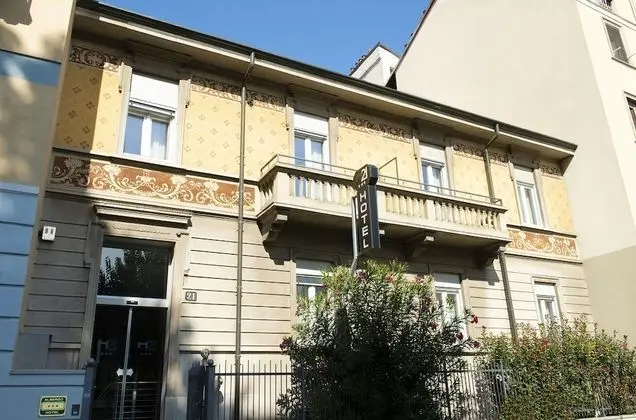 Hotel H21