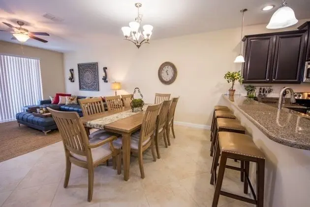 H2u - Alana - Cg8902 - Mo 3 Bedroom Townhouse by Redawning - Yerinde Yemek