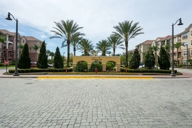 H2u - Olive - Vc4804 4 Bedroom Apts by Redawning