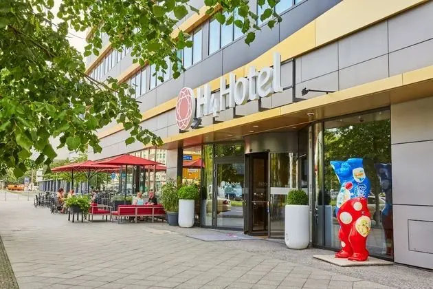 H4 Hotel Berlin Alexanderplatz - Dış Mekan