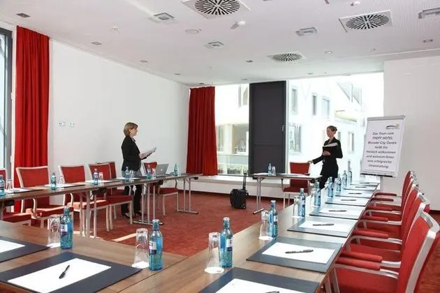 H4 Hotel Muenster City Centre - İş / Konferans