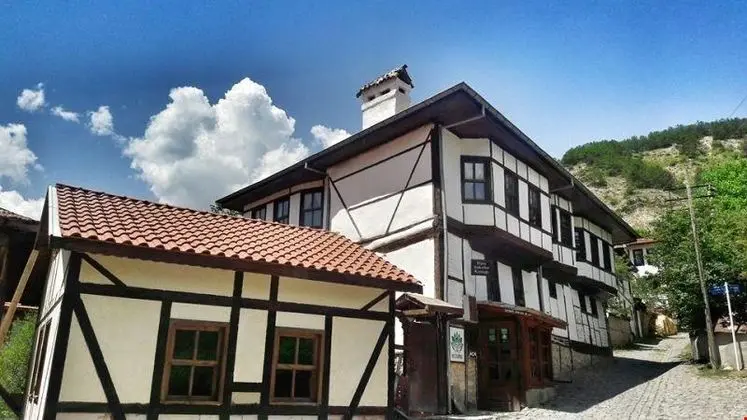 Hacı Şakirler Konağı