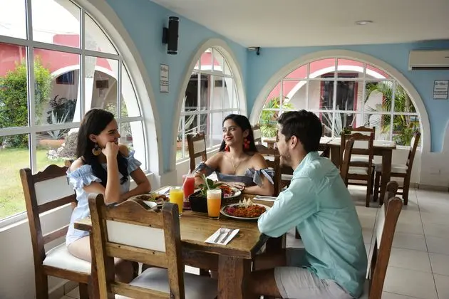 Hacienda Inn Aeropuerto - Yeme / İçme