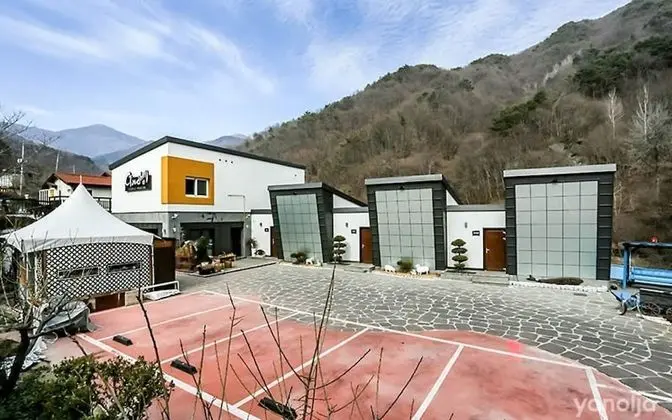 Hadong Cloud Hill Pension