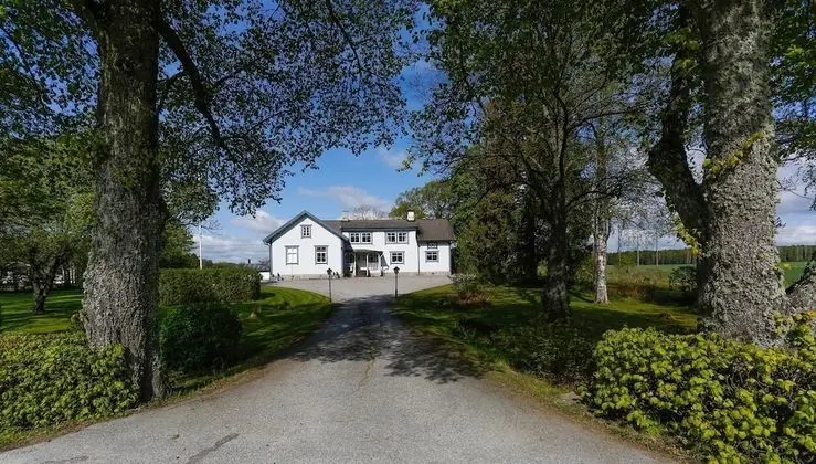 Hagbackens Gård Bed & Breakfast