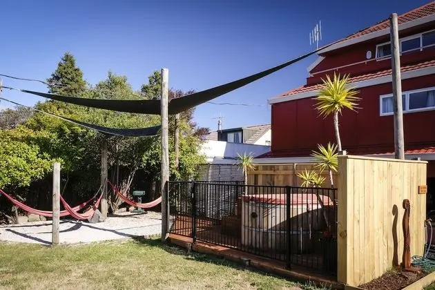 Haka Lodge Taupo - Hostel - Havuz