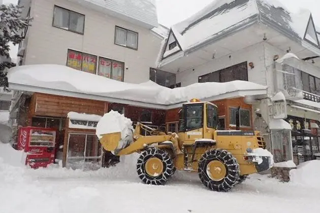 Hakuba Cortina Backpackers - Hostel - Dış Mekan