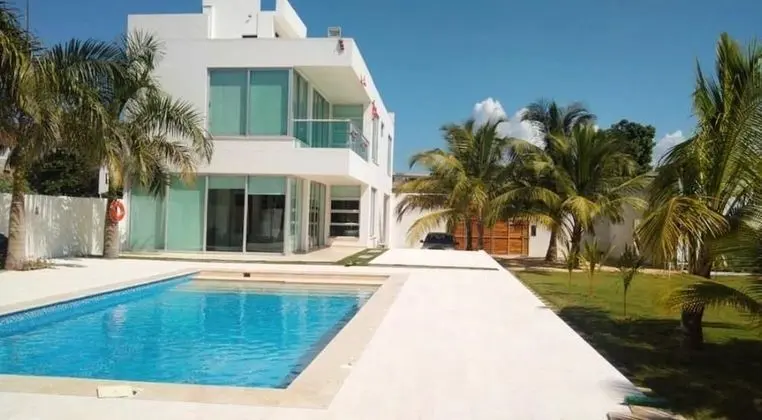 Hakuna Beach House