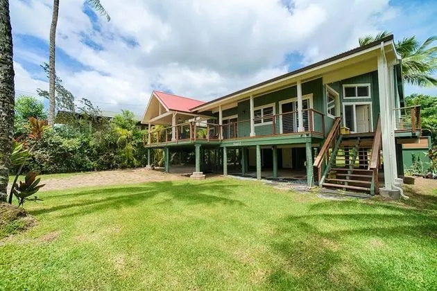 Hale Hoku 5 Bedroom Home by Redawning