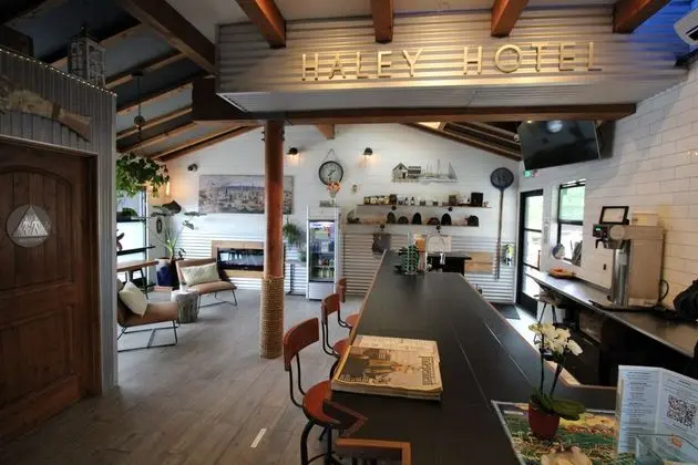 Haley Hotel - Lobi